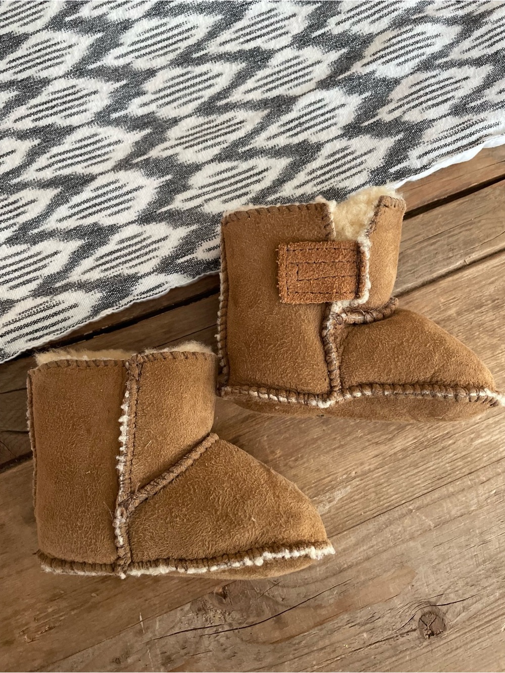 Minnetonka: Sheepskin Baby/Infant Booties